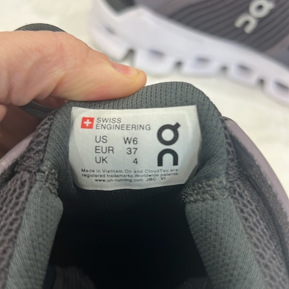 ON Cloudswift Sneakers SZ 6 women Shark / Shadow - Picture 6 of 15